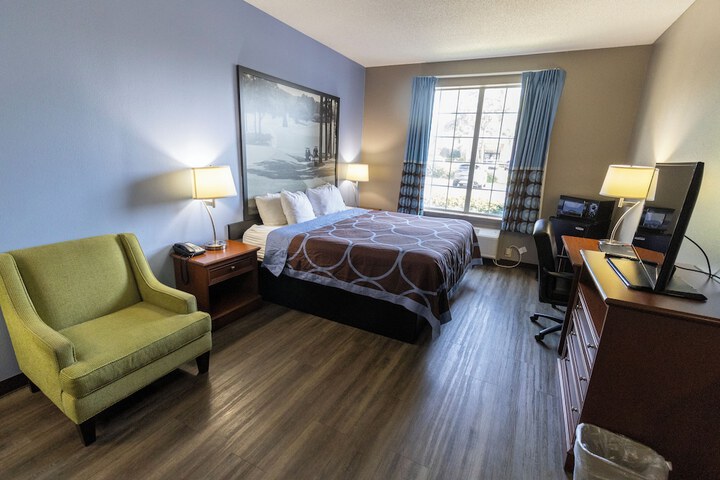 1 King Bed (24 of 33)