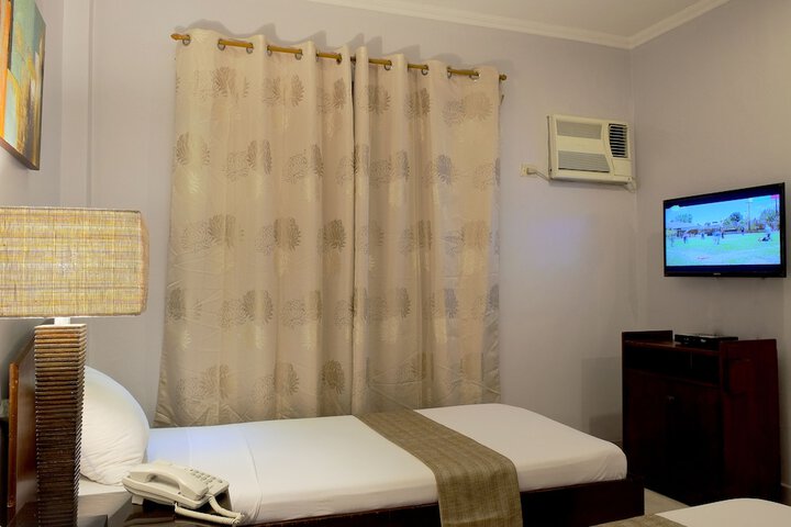 Room 6 of 50