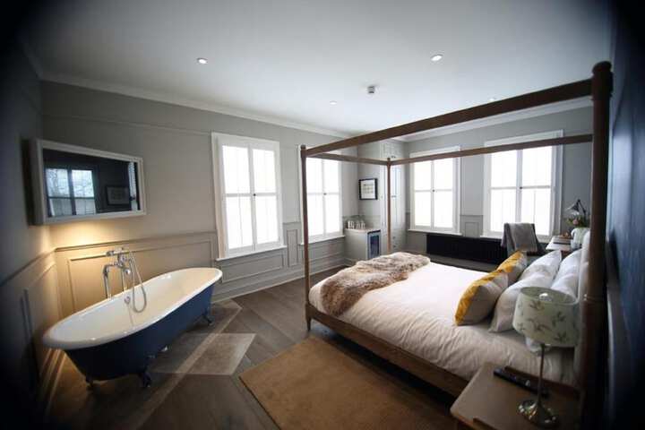 Room 8 of 34