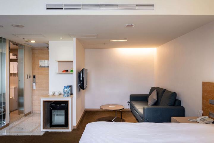 Room 14 of 60