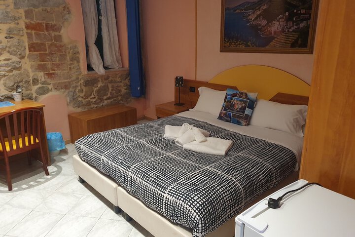 Room 12 of 28