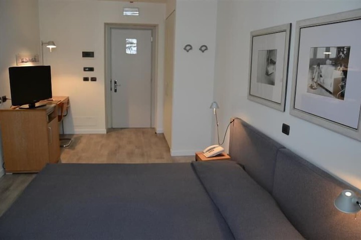 Room 10 of 15