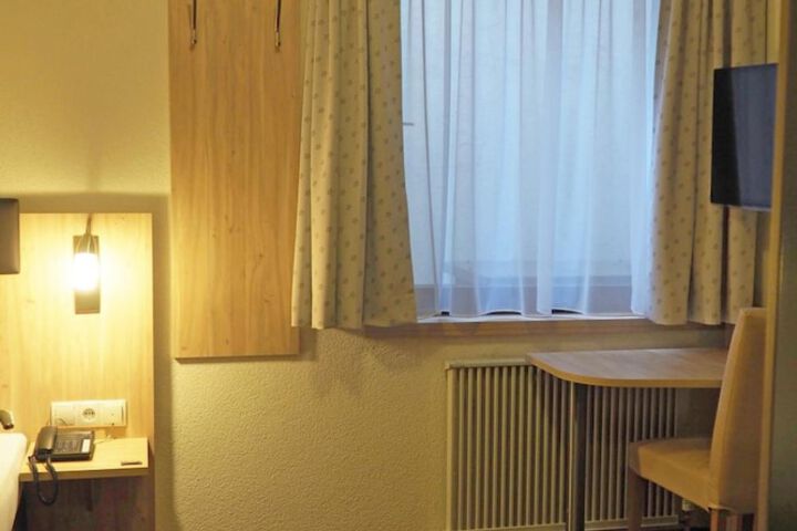 Room 18 of 65