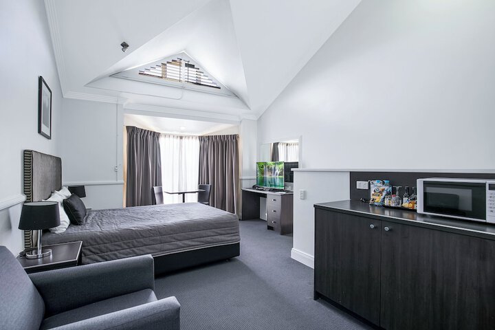 Room 9 of 38