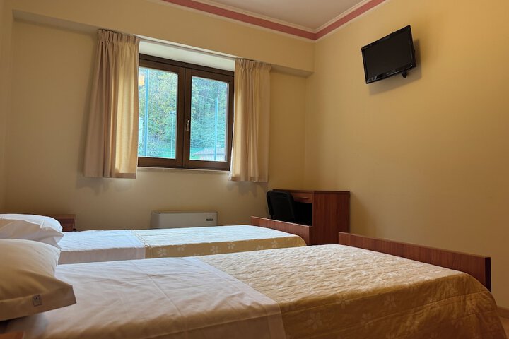 Room 9 of 24