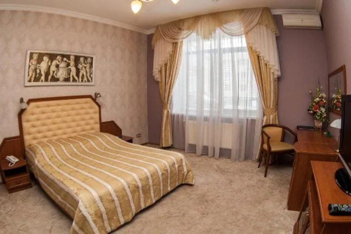 Room 5 of 11