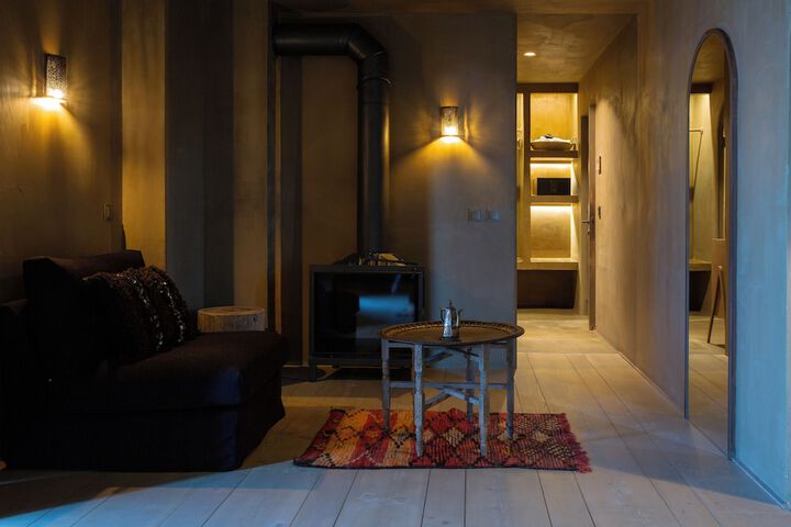 Room 32 of 142