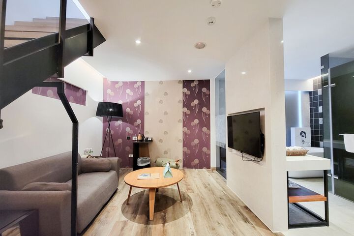 Room 35 of 68