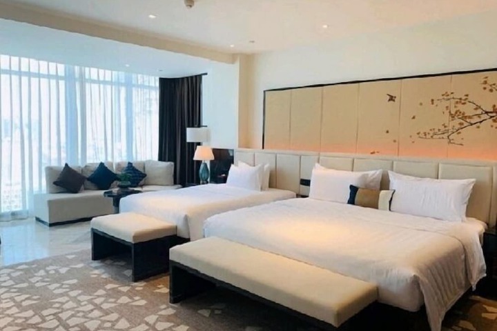 Room 13 of 37