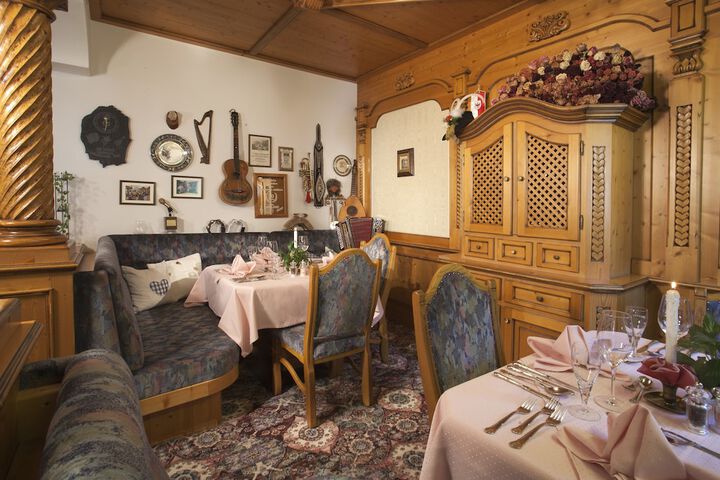 Dining 34 of 45