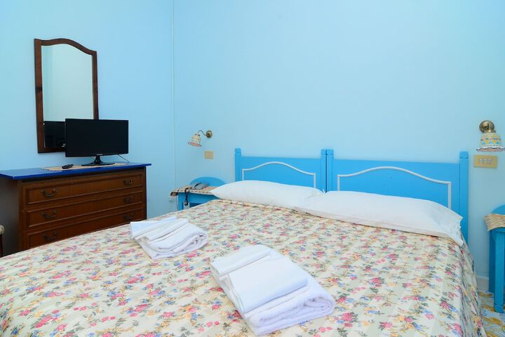 Room 5 of 48