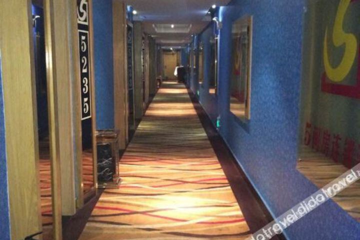 Hotel Interior 4 of 14