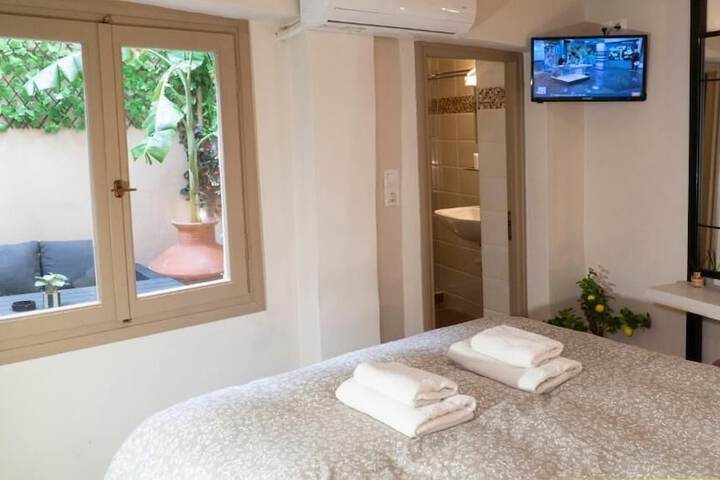 Room 2 of 36