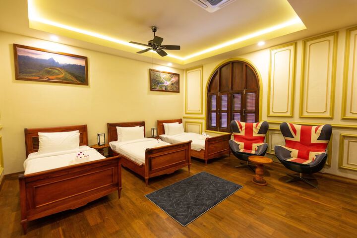 Room 10 of 28