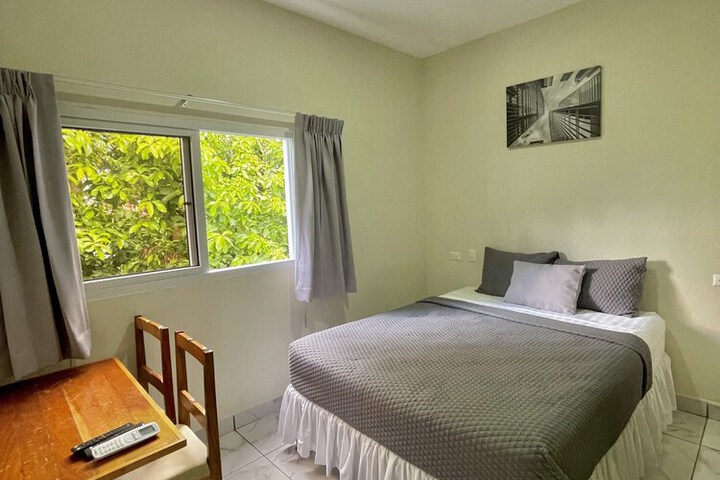 Room 32 of 80