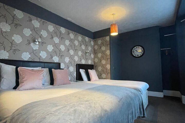 Room 6 of 74