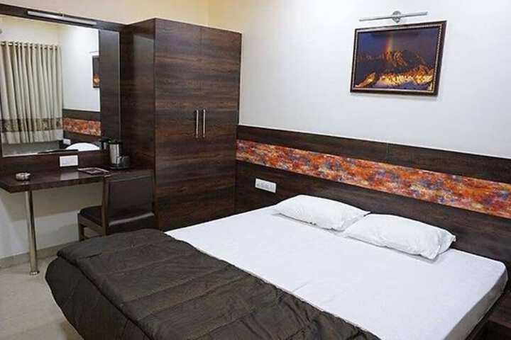 Room 9 of 13