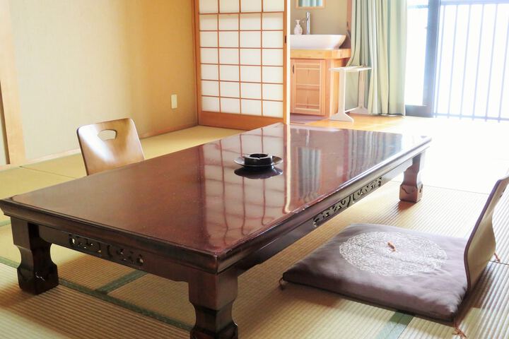 Room 6 of 37