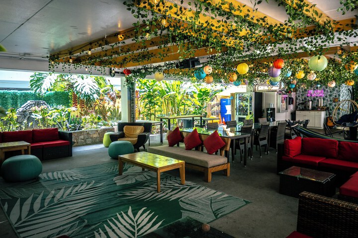Lounge 68 of 89