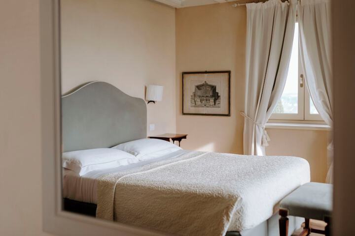 Room 6 of 48