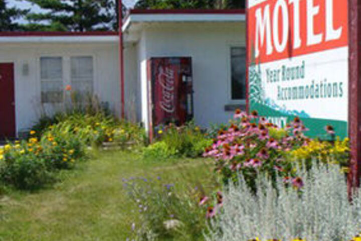Pine Tree Motel