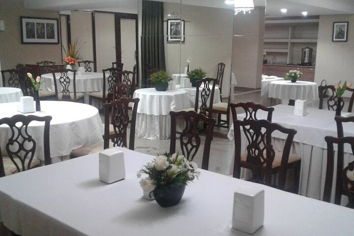 Dining 30 of 46