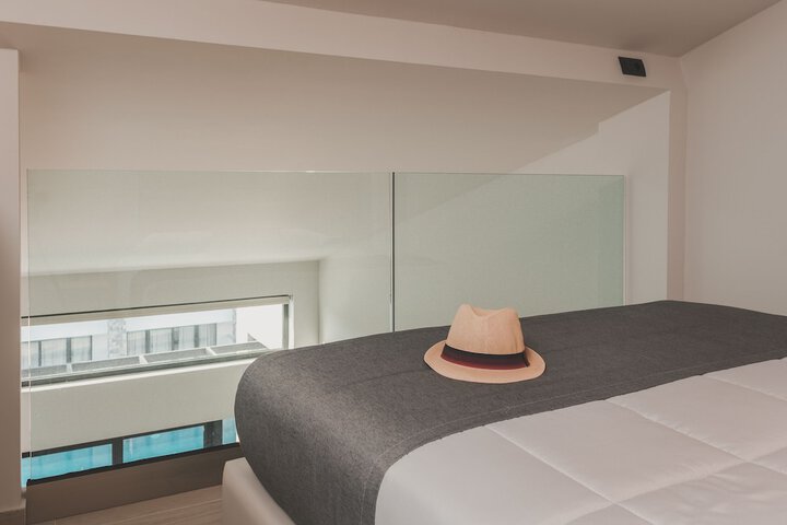 Room 8 of 28