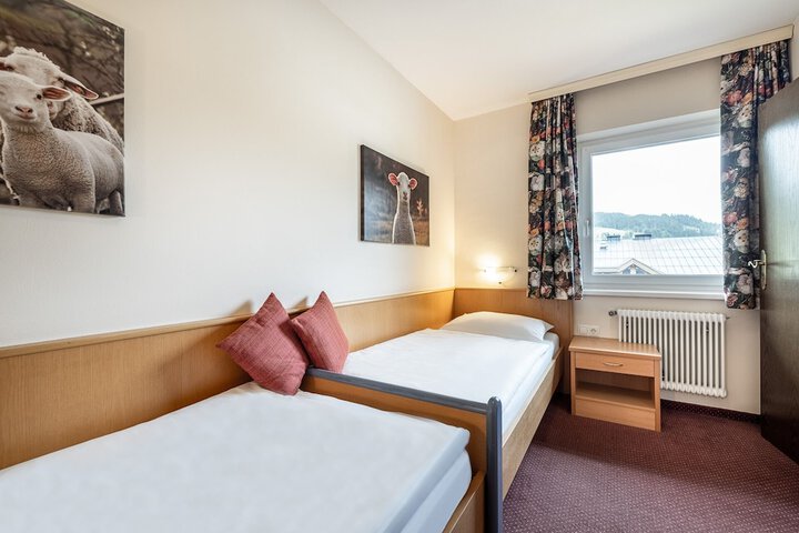 Room 2 of 41