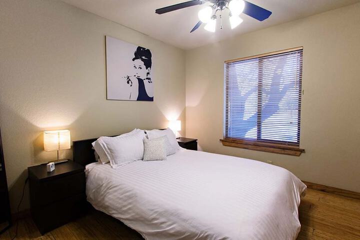 Room 3 of 82