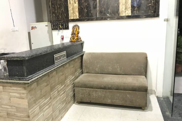 OYO 15771 4 Season Hotel