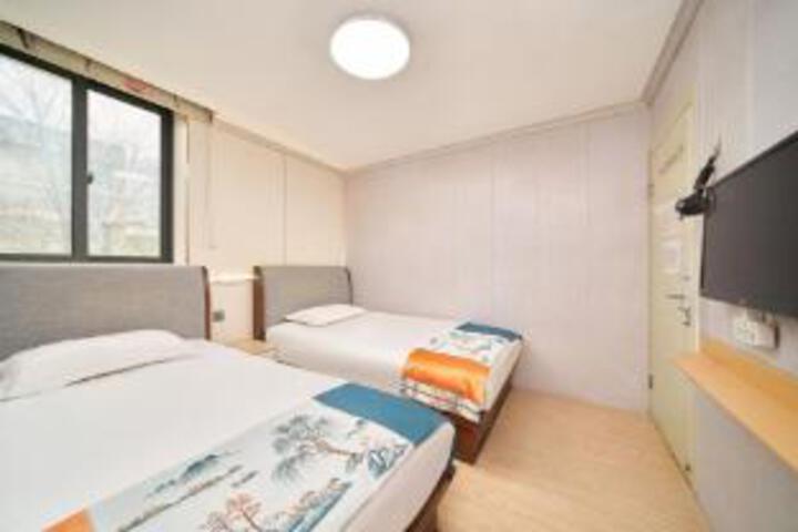 Room 9 of 11