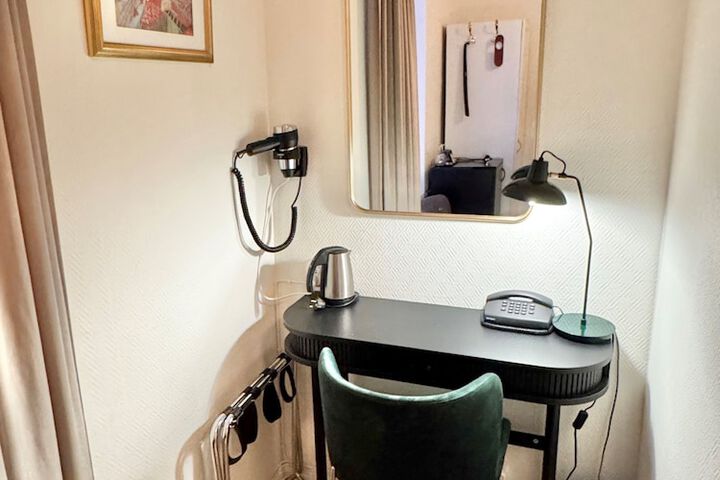 Room 55 of 212