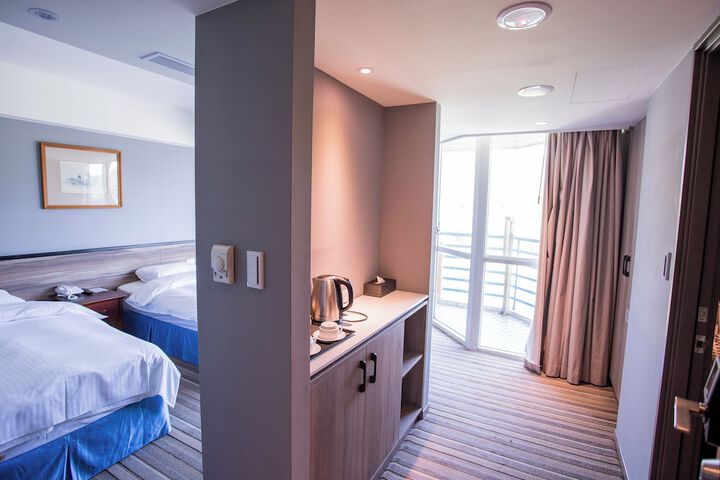 Room 12 of 38