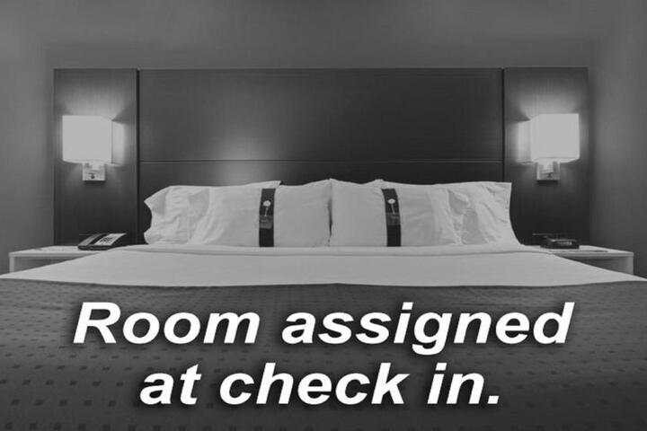 Standard | King Bed (5 of 10)