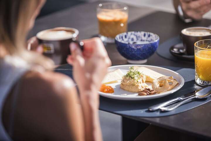 Breakfast/Coffee Service 107 of 130