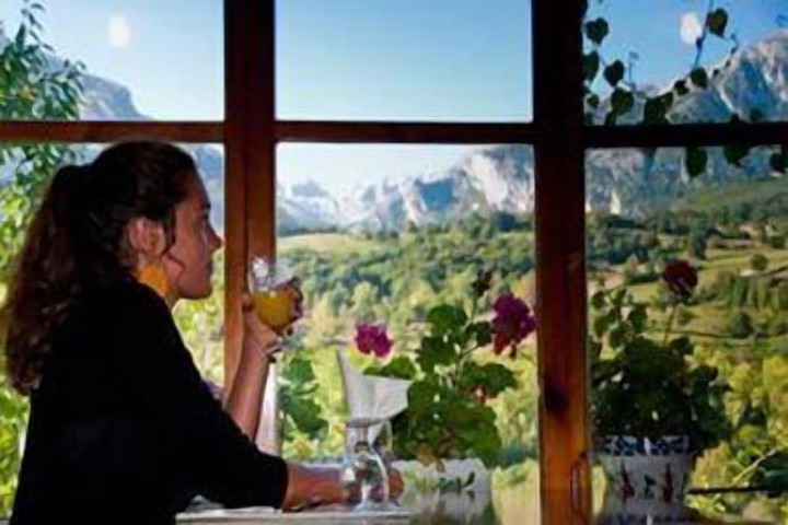 Dining Photos