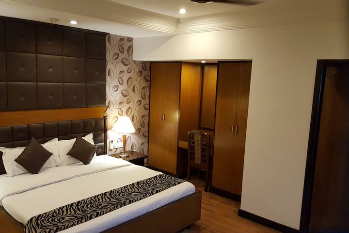 Room 16 of 77