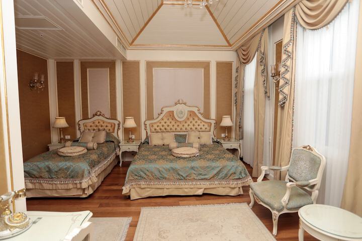 Room 14 of 83