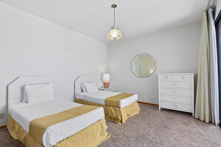Room 3 of 64