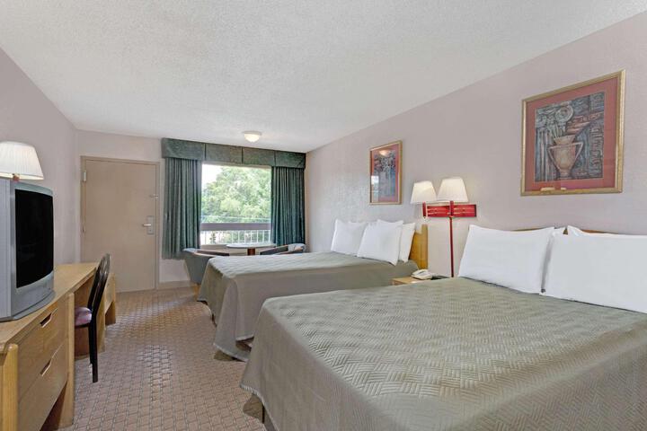 2 Double Beds (5 of 15)