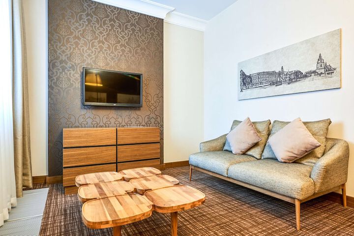 Room 12 of 123