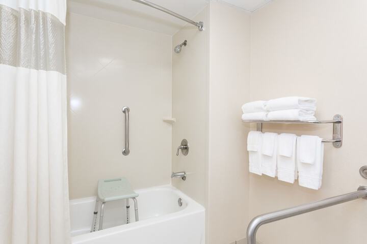Room 27 of 46