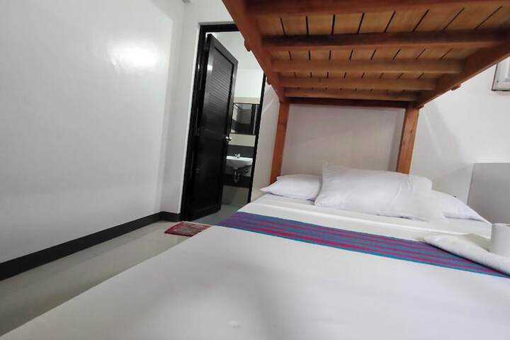 Room 6 of 43