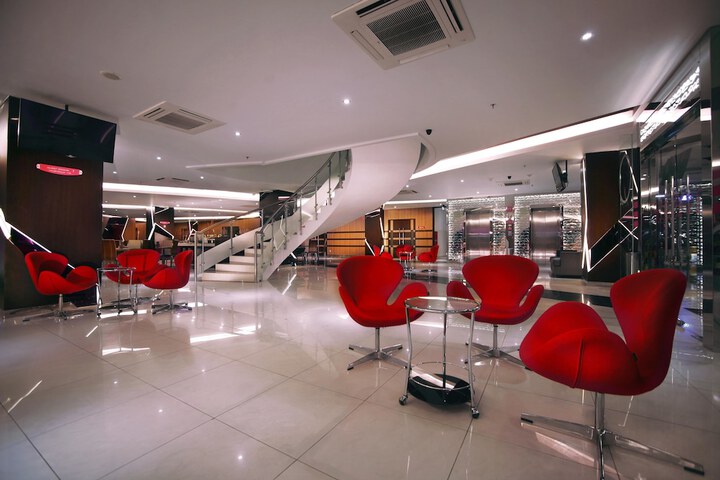 Entrance & Lobby