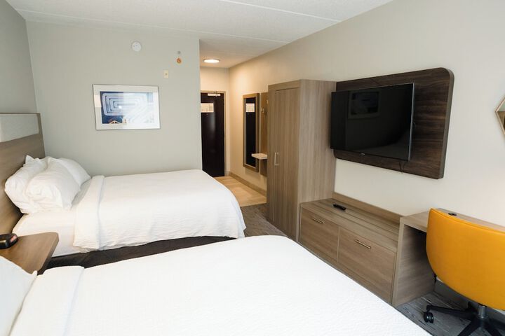 2 Queen Beds (7 of 7)
