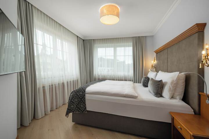 Room 43 of 177