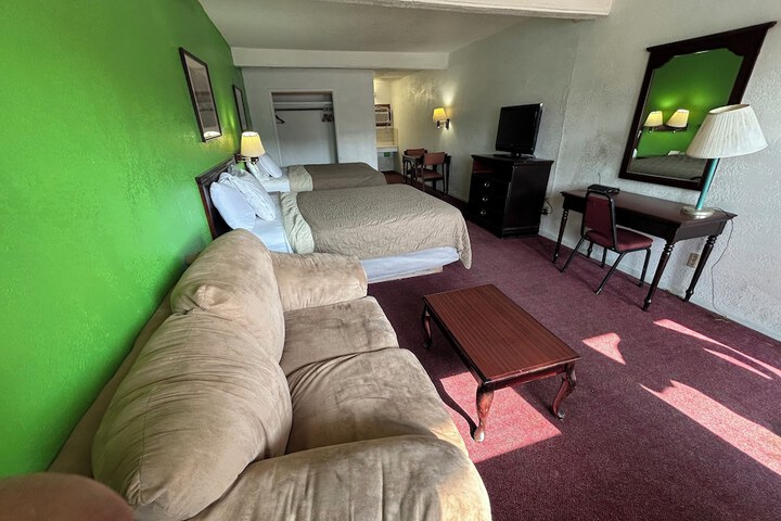 Room 8 of 22