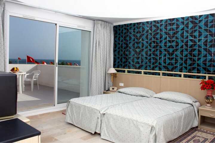 Room 9 of 99