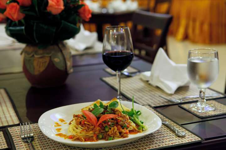 Dining 49 of 75