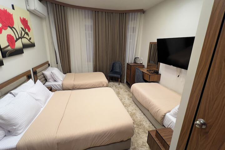 Room 6 of 43